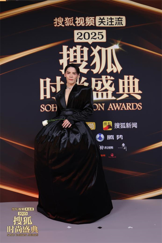 刘晓庆获年度魅力人物 黄圣依刘奕君等盛装亮相-第4张图片-旧杳电影网