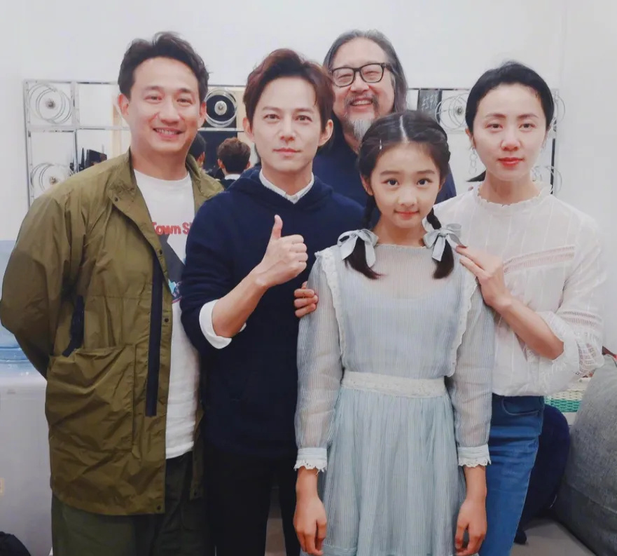 聂远不让女儿雨天上学,黄磊女儿满口错别字,怪不得星二代要进圈-第14张图片-旧杳电影网 聂远不让女儿雨天上学,黄磊女儿满口错别字,怪不得星二代要进圈-第14张图片-旧杳电影网