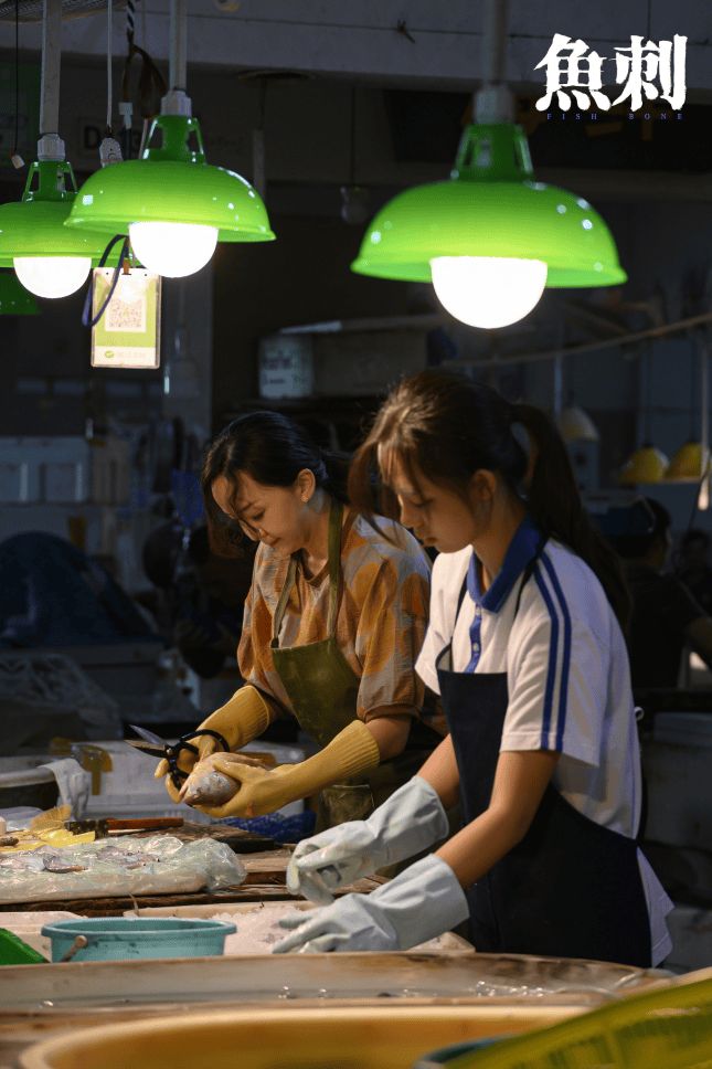 温情讲述青春成长，电影《鱼刺》今日上映-第1张图片-旧杳电影网