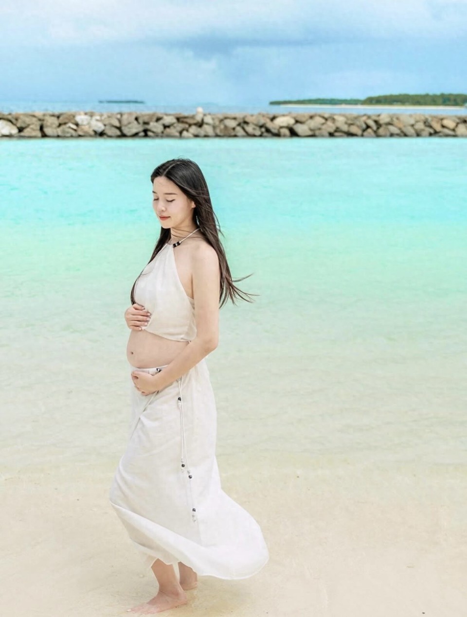 莎莎29岁儿媳妇宣布再怀孕，夫妻到马尔代夫庆祝，二胎还是个男孩-第1张图片-旧杳电影网