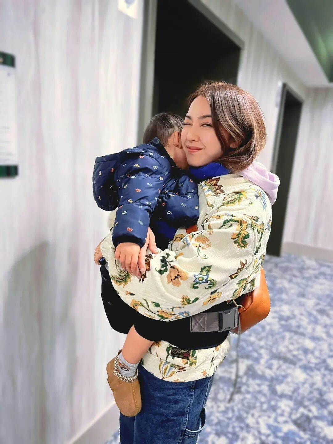 TVB前当家花旦晒与老公亲密合照，续约大台，网民期待复出-第2张图片-旧杳电影网