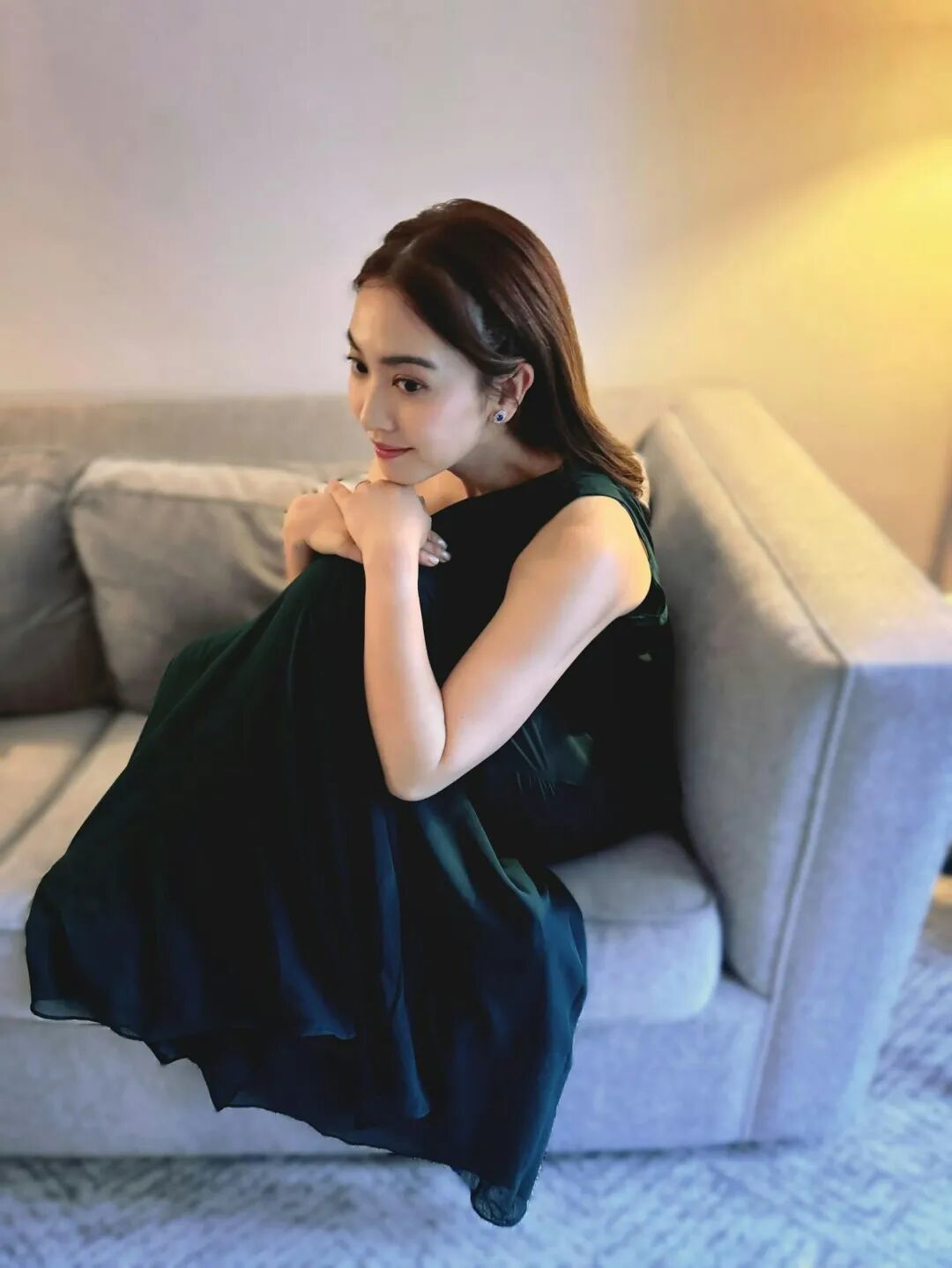 TVB前当家花旦晒与老公亲密合照，续约大台，网民期待复出-第7张图片-旧杳电影网