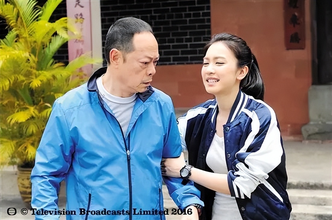 TVB前当家花旦晒与老公亲密合照，续约大台，网民期待复出-第9张图片-旧杳电影网