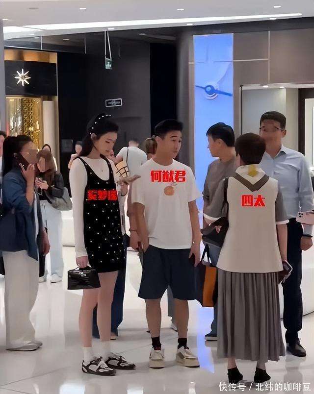 奚梦瑶凸肚疑似怀第三胎，与何猷君甜蜜现身，同行还有奶奶梁安琪-第5张图片-旧杳电影网