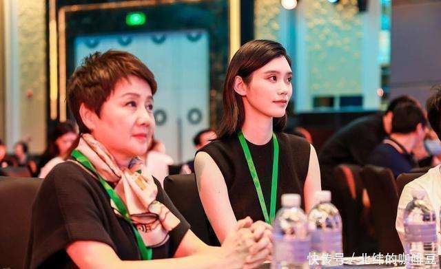 奚梦瑶凸肚疑似怀第三胎，与何猷君甜蜜现身，同行还有奶奶梁安琪-第6张图片-旧杳电影网