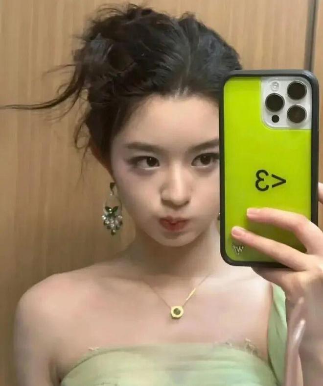 偷税小花被前经纪勒索？李昀锐孟子义剧组吵架？丞磊被王影璐抢座？黄杨钿甜新公司？姨太问答-第3张图片-旧杳电影网