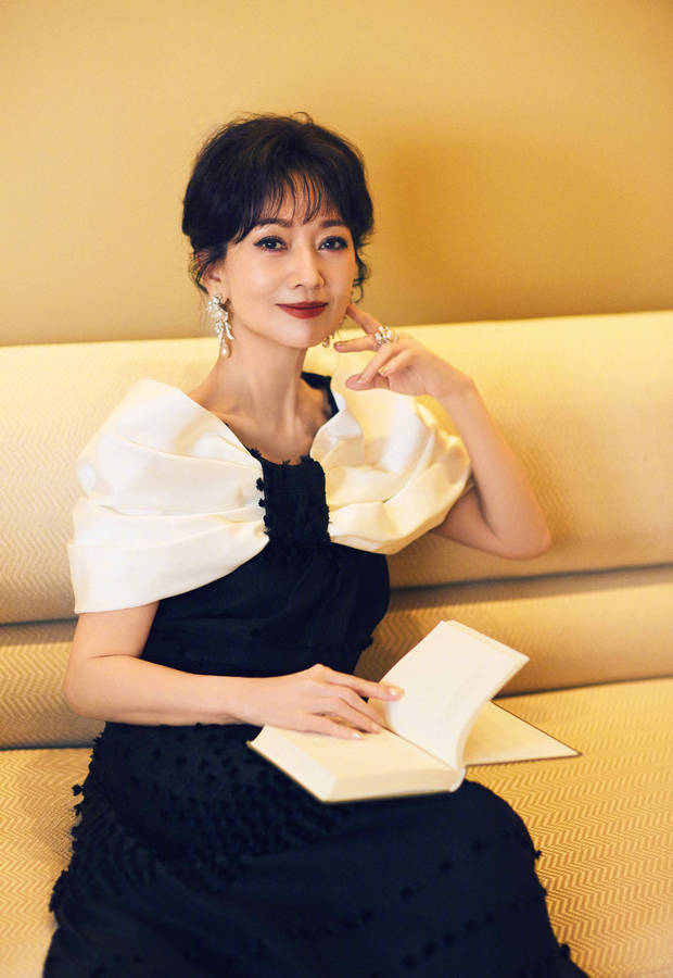 冻龄女神赵雅芝！71岁歪头浅笑超迷人 气质端庄韵味十足-第9张图片-旧杳电影网