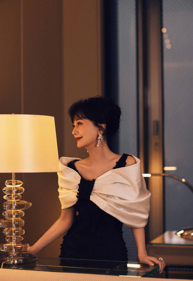 冻龄女神赵雅芝！71岁歪头浅笑超迷人 气质端庄韵味十足-第8张图片-旧杳电影网