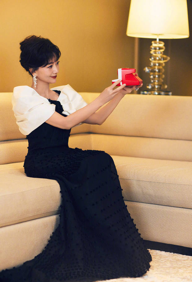 冻龄女神赵雅芝！71岁歪头浅笑超迷人 气质端庄韵味十足-第11张图片-旧杳电影网