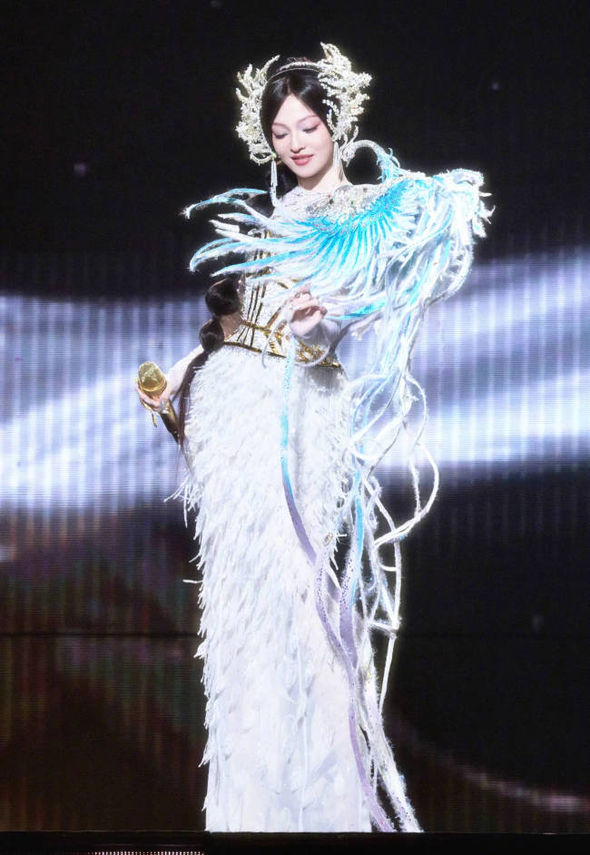 张韶涵回应裁员裁到大动脉：我这么爱你不会裁员的-第1张图片-旧杳电影网