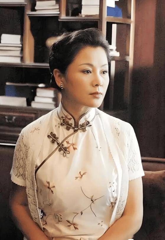 最惨女星！19岁嫁豪门遭家暴出轨，二婚被骗得倾家荡产，如今她活成这样-第9张图片-旧杳电影网