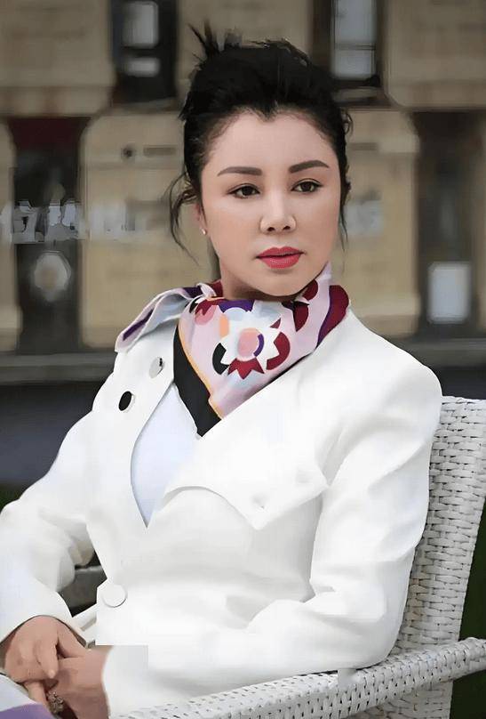 最惨女星！19岁嫁豪门遭家暴出轨，二婚被骗得倾家荡产，如今她活成这样-第13张图片-旧杳电影网