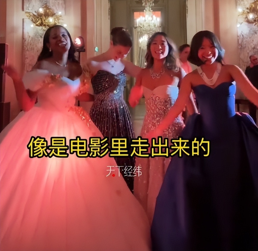 吴君如女儿出席名媛活动，穿抹胸裙热舞很开放，蹲在角落没存在感-第24张图片-旧杳电影网