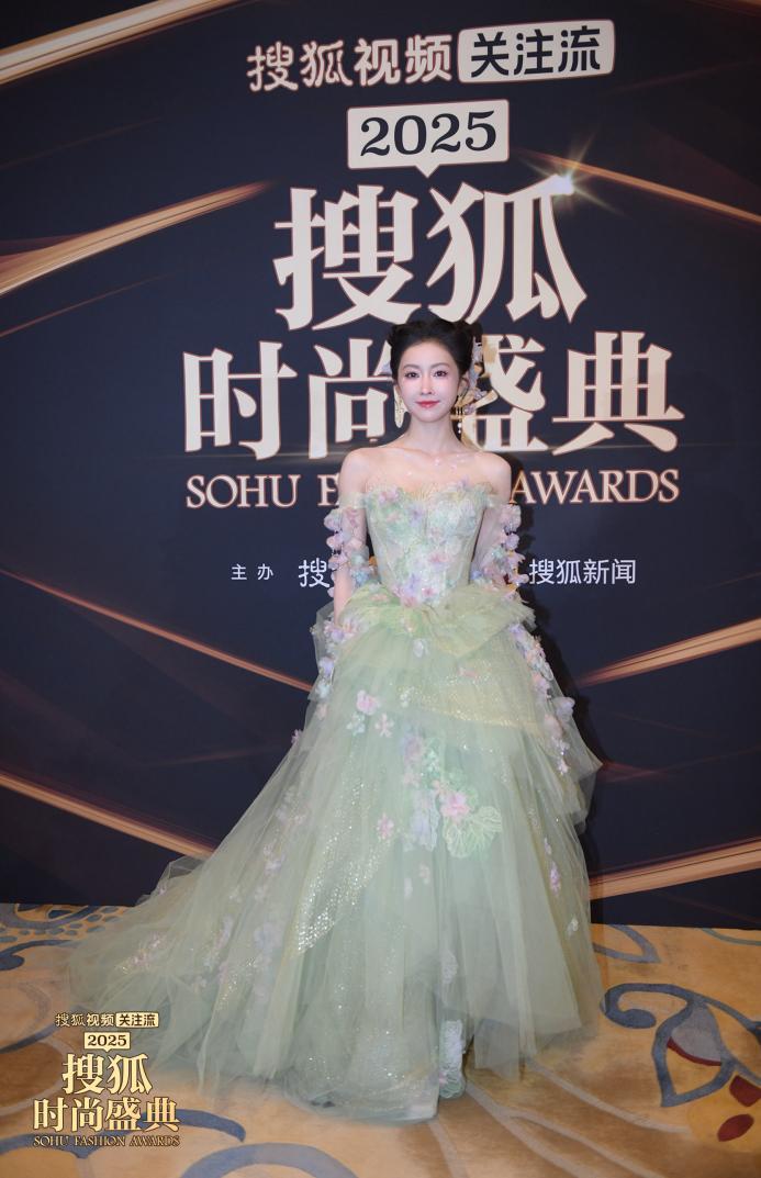 2025搜狐时尚盛典荣誉全揭晓 刘晓庆获年度魅力人物-第10张图片-旧杳电影网