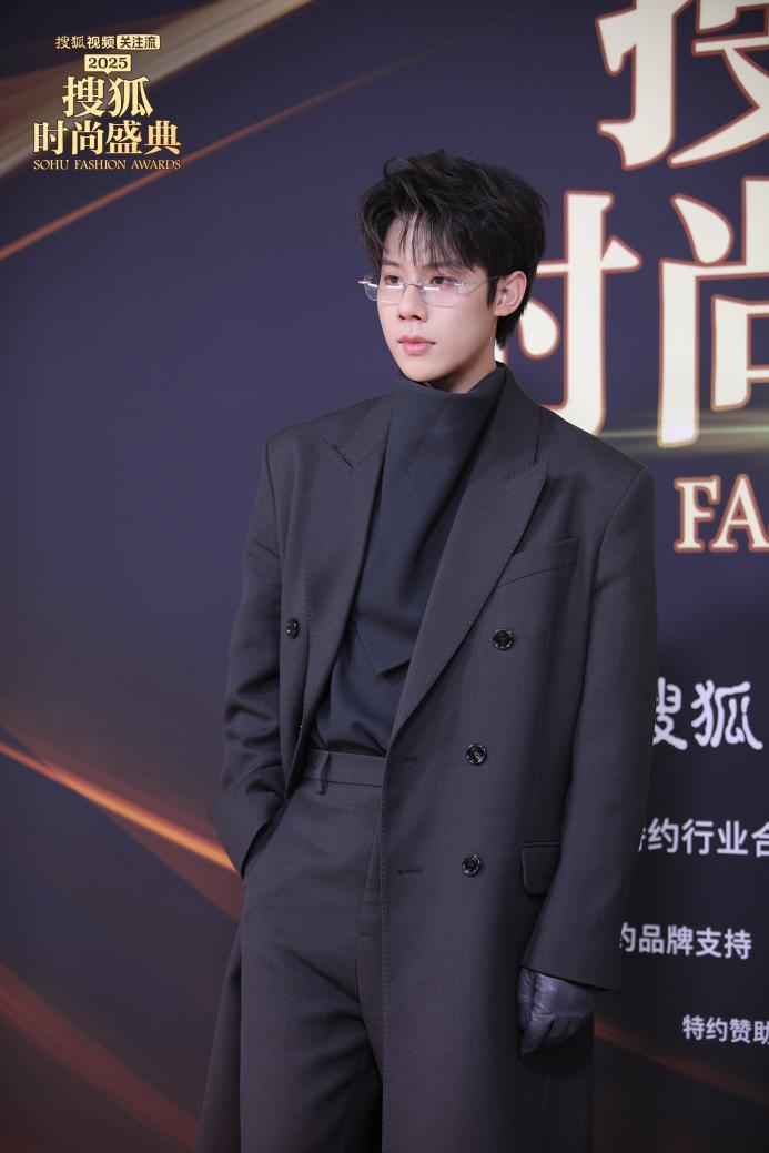 2025搜狐时尚盛典荣誉全揭晓 刘晓庆获年度魅力人物-第9张图片-旧杳电影网