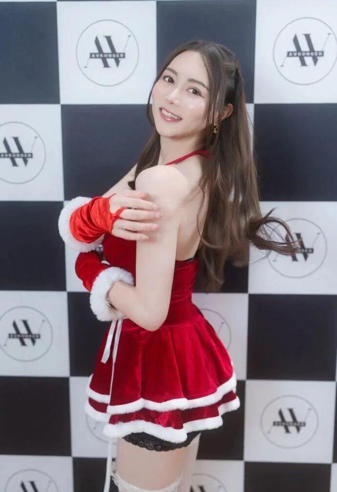 白峰的香港粉丝见面会，真人很抗打-第1张图片-旧杳电影网