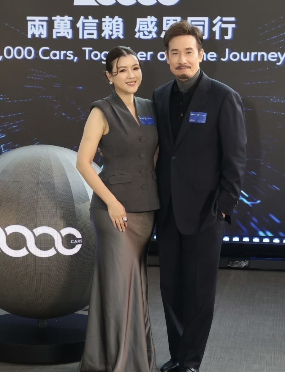 TVB视帝携妻出席公开活动！女方发福明显，肚子突出，被指有孕-第2张图片-旧杳电影网