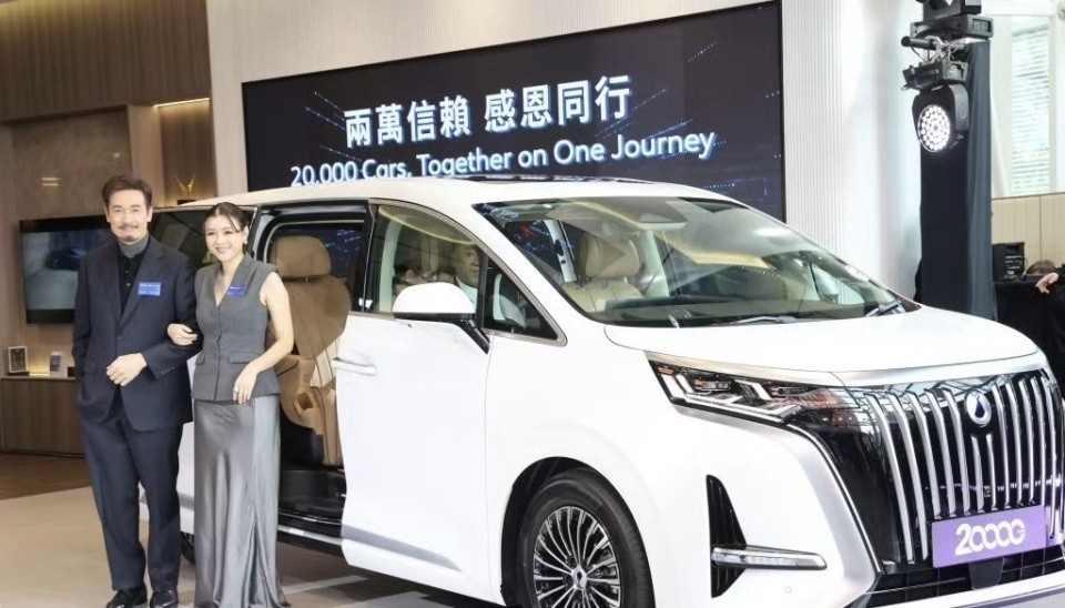 TVB视帝携妻出席公开活动！女方发福明显，肚子突出，被指有孕-第5张图片-旧杳电影网