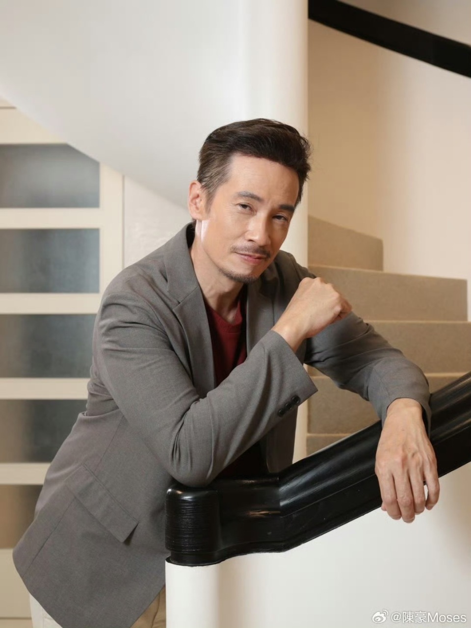 TVB视帝携妻出席公开活动！女方发福明显，肚子突出，被指有孕-第7张图片-旧杳电影网