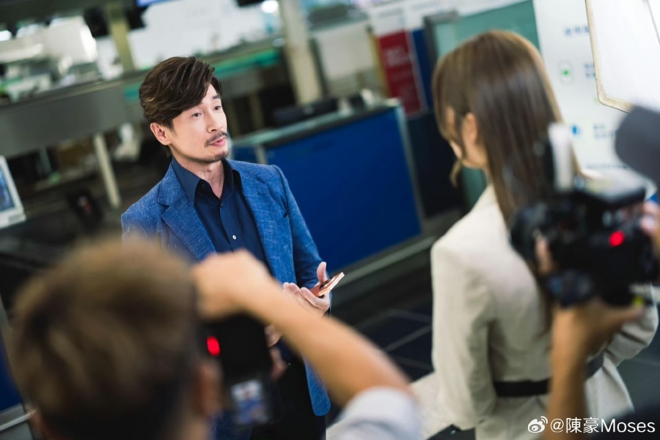 TVB视帝携妻出席公开活动！女方发福明显，肚子突出，被指有孕-第8张图片-旧杳电影网