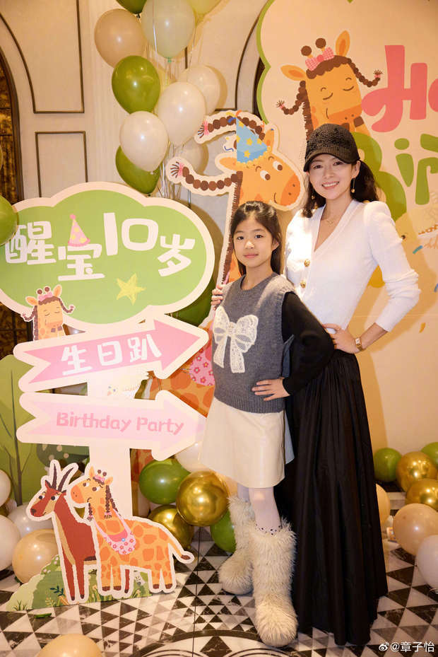 章子怡为女儿庆生晒照！醒醒颜值身高双在线-第1张图片-旧杳电影网