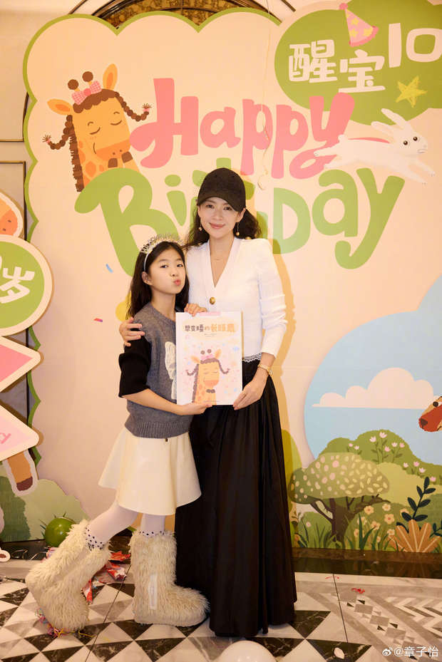 章子怡为女儿庆生晒照！醒醒颜值身高双在线-第5张图片-旧杳电影网