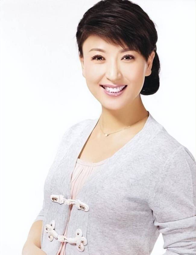 演员闫学晶直播“哭穷”引争议-第1张图片-旧杳电影网