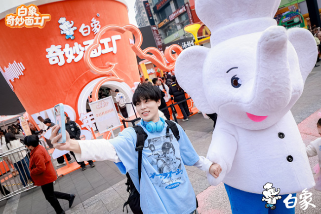 不止于面：白象“奇妙面工厂”如何成为现象级情绪地标？-第11张图片-旧杳电影网