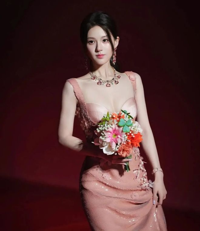 赵露思王者回归？鞠婧祎被要求陪局？阿信遭朱孝天背刺？李兰迪张新成分手难看？小品女王王不见王？-第2张图片-旧杳电影网