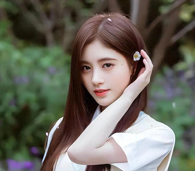 赵露思王者回归？鞠婧祎被要求陪局？阿信遭朱孝天背刺？李兰迪张新成分手难看？小品女王王不见王？-第4张图片-旧杳电影网