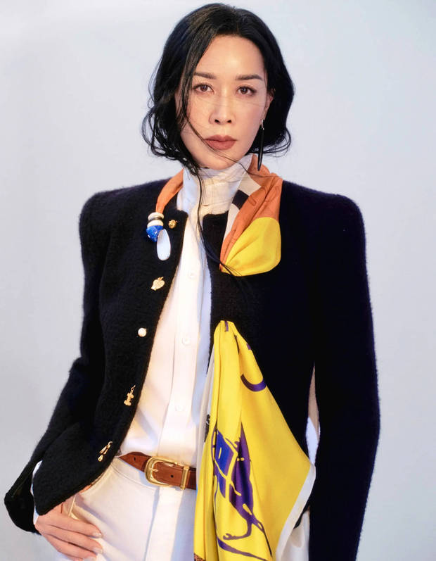 那英最新写真释出！长发及腰超飒，灰色造型尽显优雅-第6张图片-旧杳电影网