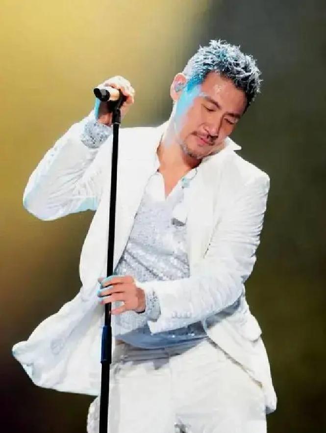 64岁张学友手掌诡异蜡黄，排除沾染香灰，医生的话让无数粉丝破防-第6张图片-旧杳电影网