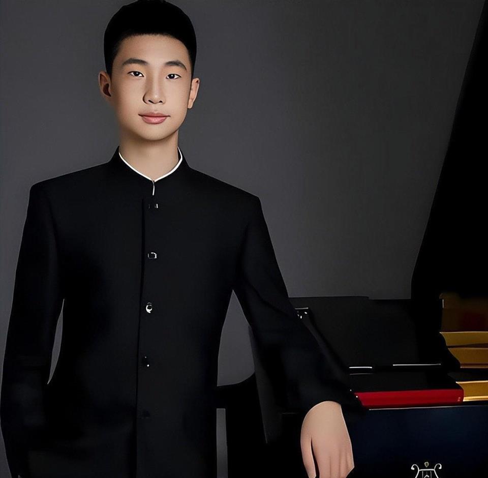 林永健也没想到,自己辛苦养大的林大竣,如今给干妈宋丹丹争了光-第4张图片-旧杳电影网 林永健也没想到,自己辛苦养大的林大竣,如今给干妈宋丹丹争了光-第4张图片-旧杳电影网