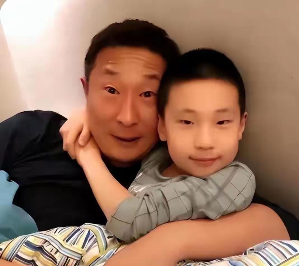 林永健也没想到,自己辛苦养大的林大竣,如今给干妈宋丹丹争了光-第5张图片-旧杳电影网 林永健也没想到,自己辛苦养大的林大竣,如今给干妈宋丹丹争了光-第5张图片-旧杳电影网