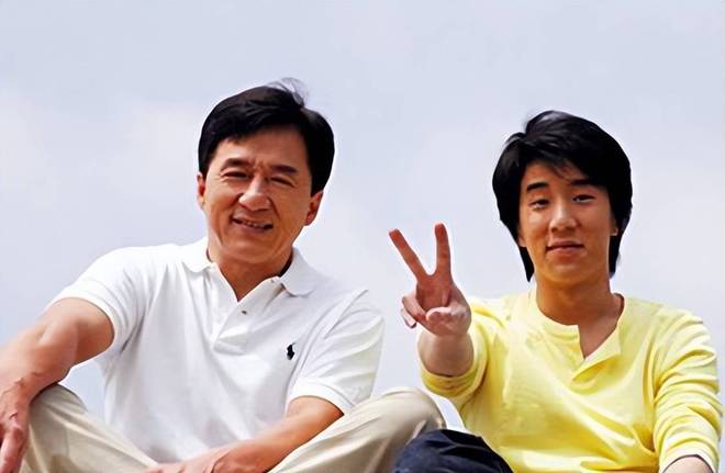 钱再多有什么用？名利双收的成龙，每天为43岁的儿子操碎了心！-第5张图片-旧杳电影网