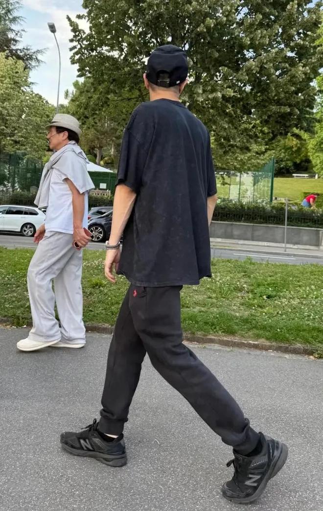 钱再多有什么用？名利双收的成龙，每天为43岁的儿子操碎了心！-第10张图片-旧杳电影网