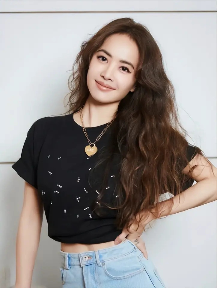 以为是假新闻，其实是真新闻，从撒贝宁到蔡依林，个个离谱又惊人-第10张图片-旧杳电影网