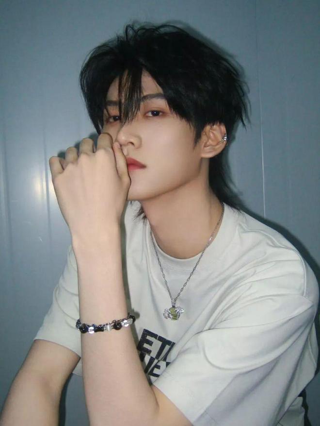 相差19岁，全网却嗑疯了？-第8张图片-旧杳电影网