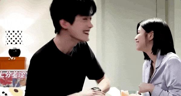 相差19岁，全网却嗑疯了？-第22张图片-旧杳电影网