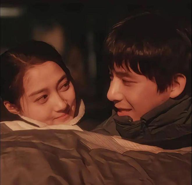 鹿晗约炮床照公开?关晓彤王安宇恋爱?鞠婧祎黄明昊谈过?林更新被锤劈腿?姐弟恋CP迅速切割?-第4张图片-旧杳电影网 鹿晗约炮床照公开?关晓彤王安宇恋爱?鞠婧祎黄明昊谈过?林更新被锤劈腿?姐弟恋CP迅速切割?-第4张图片-旧杳电影网