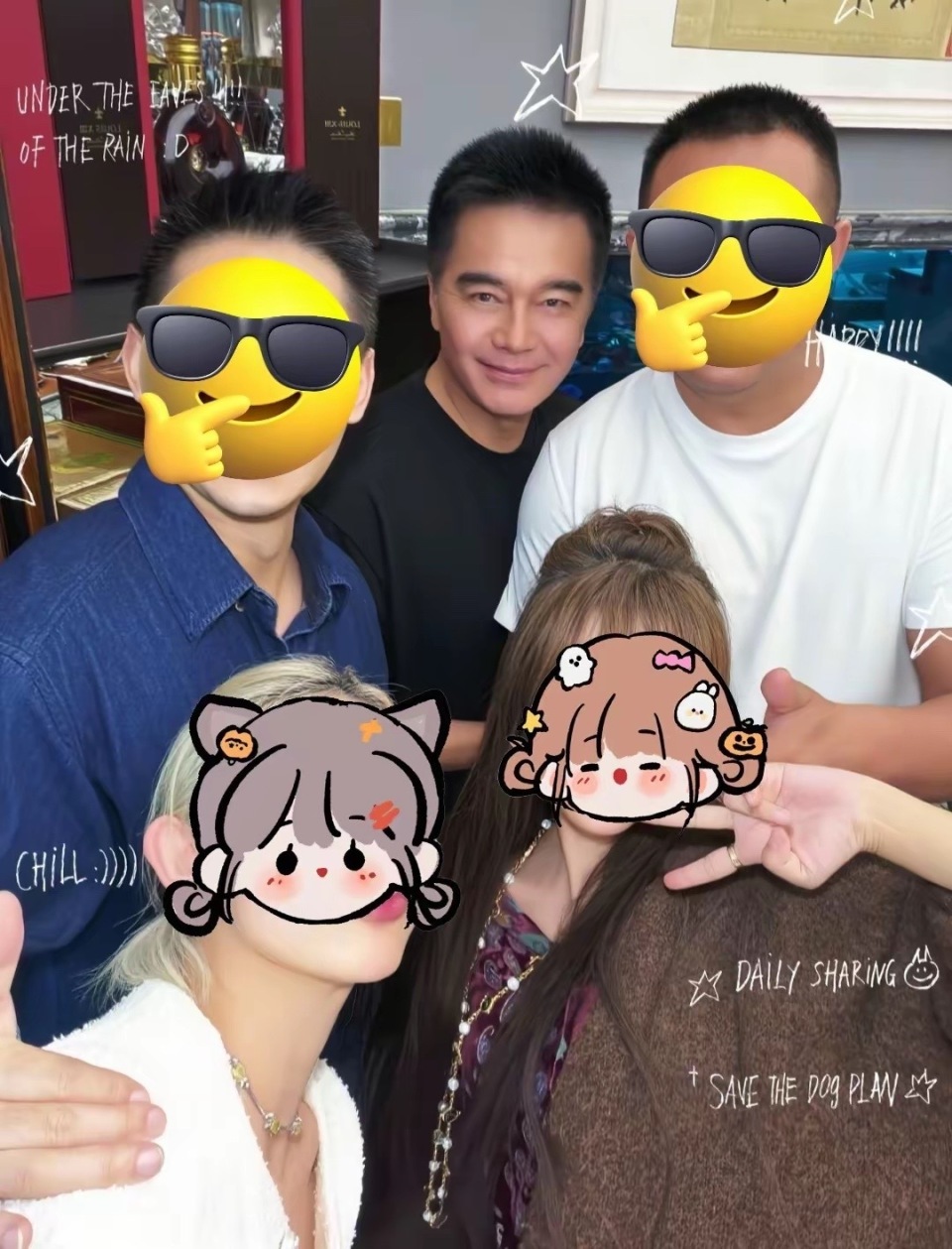 许亚军回北京和好友聚餐，老婆张澍打扮洋气很时髦，夫妻俩开怀大笑-第9张图片-旧杳电影网