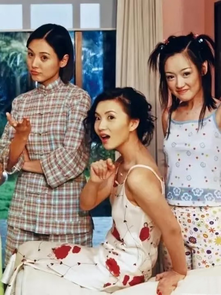 47岁薛佳凝变样了，脸肿脖子粗下巴三层肉，穿搭土气和胡兵像母子-第13张图片-旧杳电影网