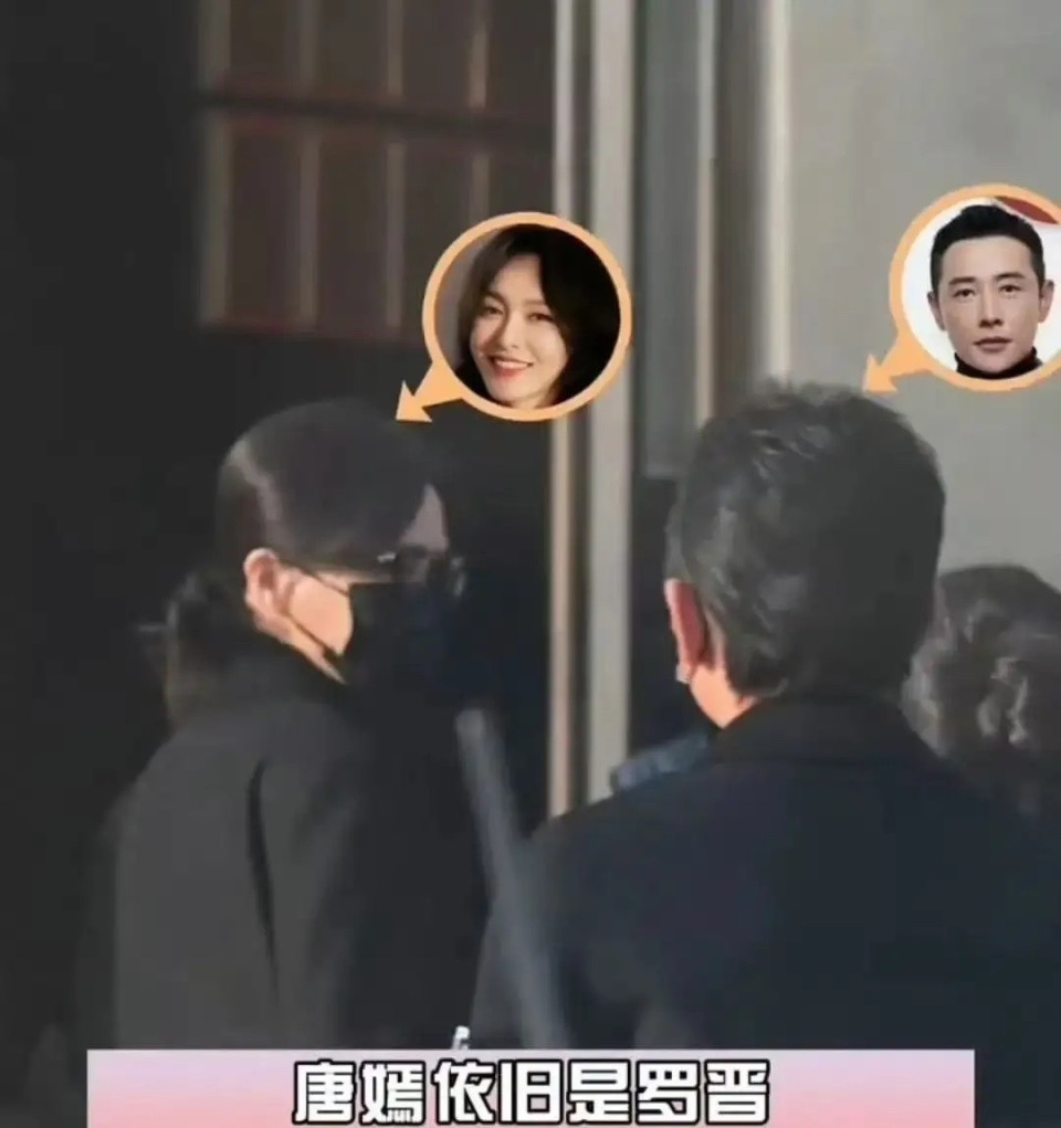 唐嫣现身开机仪式，穿一身红衣配卡其色外套，美丽端庄-第3张图片-旧杳电影网