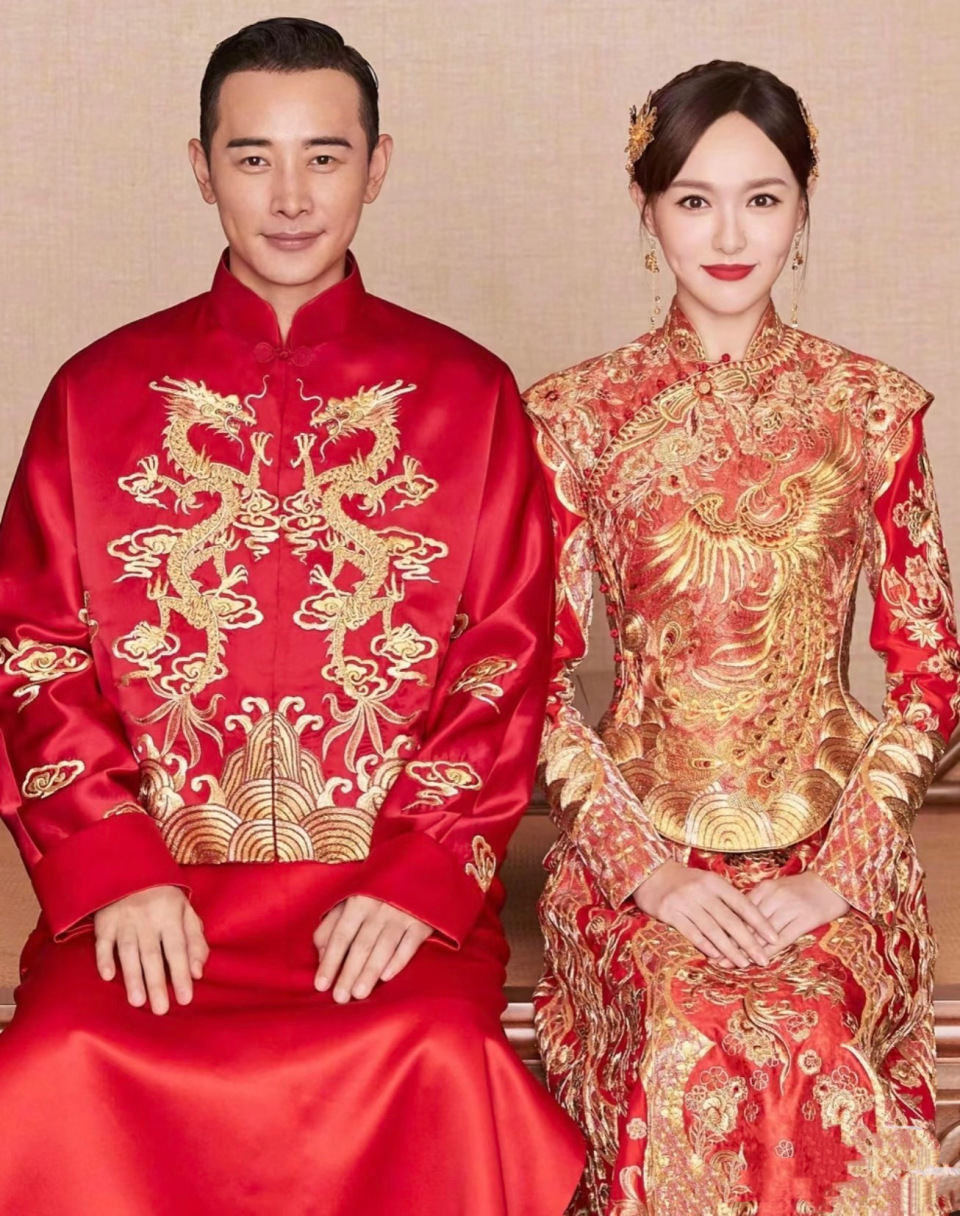 唐嫣现身开机仪式，穿一身红衣配卡其色外套，美丽端庄-第13张图片-旧杳电影网