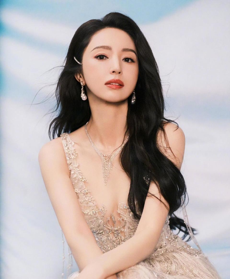 董璇46岁状态绝了!海边穿搭美出新高度,举手投足皆是风情-第1张图片-旧杳电影网 董璇46岁状态绝了!海边穿搭美出新高度,举手投足皆是风情-第1张图片-旧杳电影网