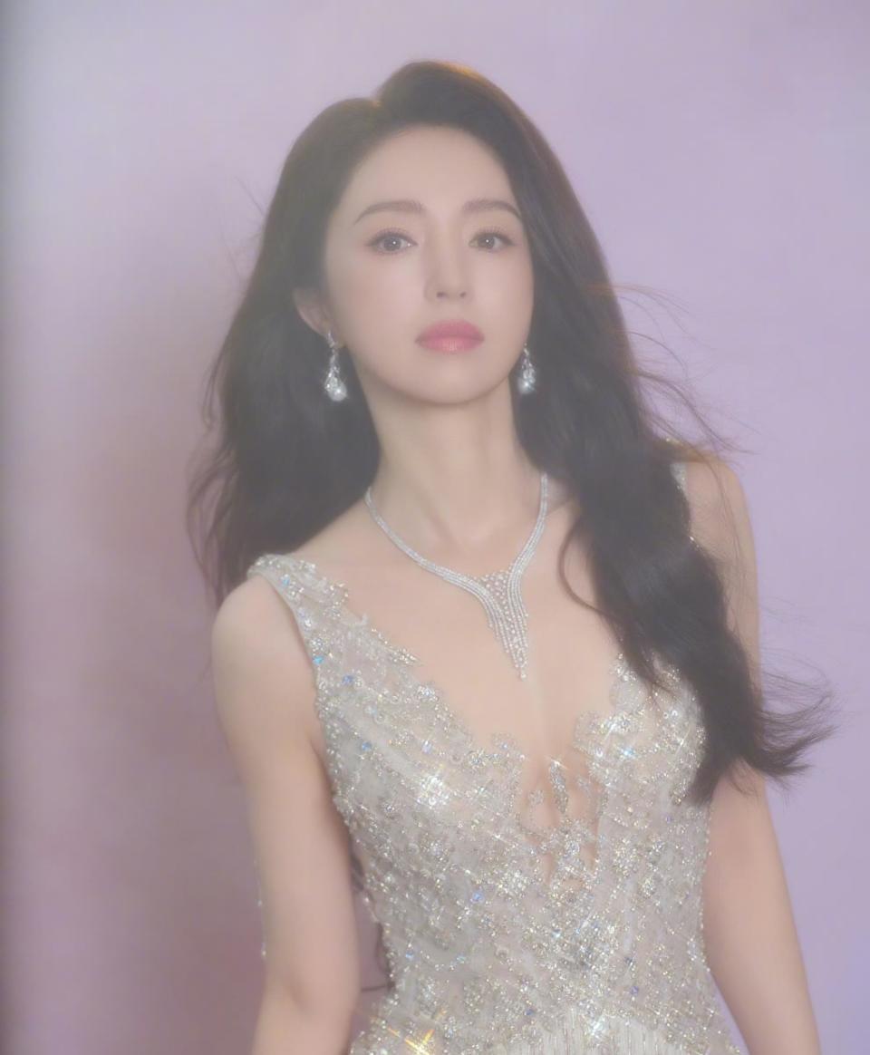 董璇46岁状态绝了!海边穿搭美出新高度,举手投足皆是风情-第4张图片-旧杳电影网 董璇46岁状态绝了!海边穿搭美出新高度,举手投足皆是风情-第4张图片-旧杳电影网