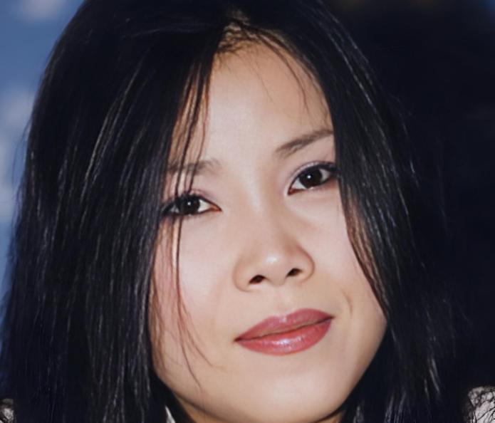 59岁田震近况曝光，戴假发化清纯妆，优雅现身和之前简直判若两人-第9张图片-旧杳电影网