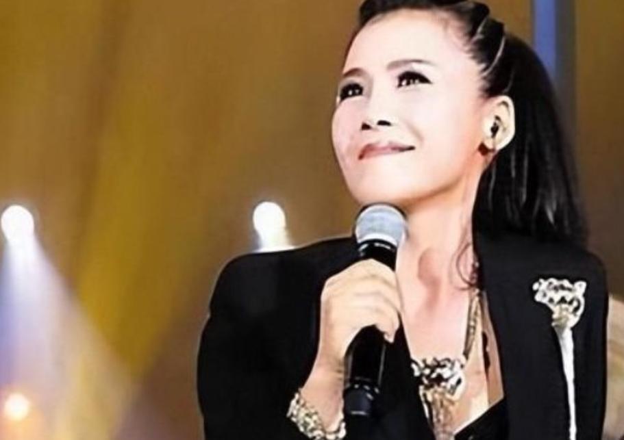 59岁田震近况曝光，戴假发化清纯妆，优雅现身和之前简直判若两人-第20张图片-旧杳电影网