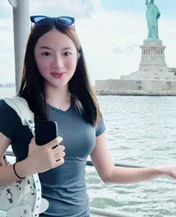 吴尊女儿才14岁！身高直逼172cm，网友：这发育速度也太惊人了-第1张图片-旧杳电影网