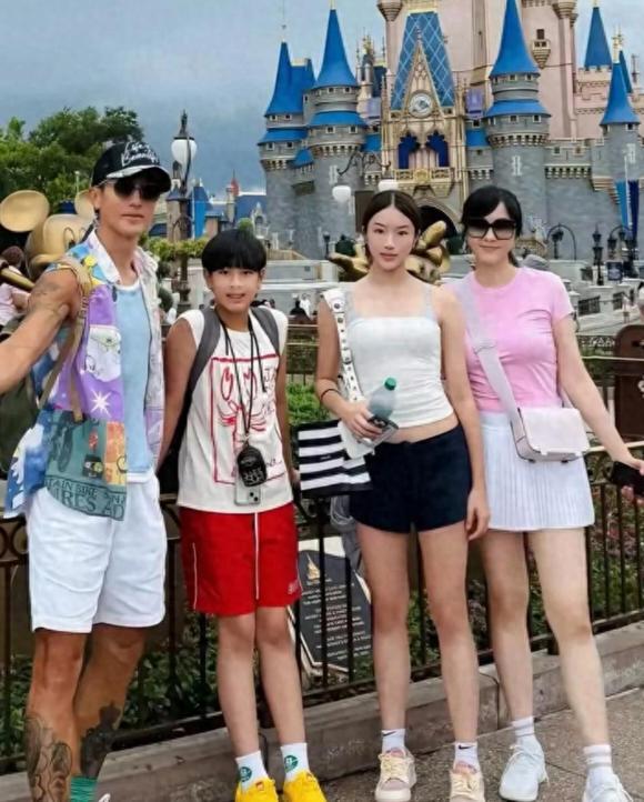 吴尊女儿才14岁！身高直逼172cm，网友：这发育速度也太惊人了-第5张图片-旧杳电影网